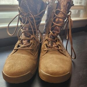 Nike Tan & Brown  camo Boot Size M7/W8.5 New With no Tags